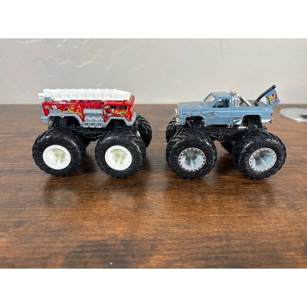 Hot Wheels Monster Trucks Lot of 7 Grave Digger Predator Raptor All Beefed Up